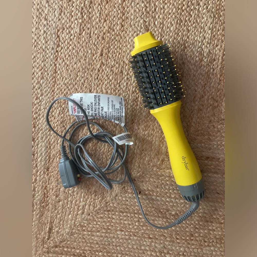 Drybar hair drying round brush